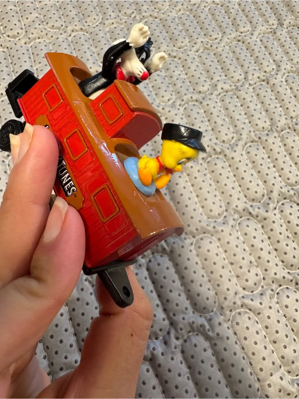 VTG 1989 Warner Bros. Red Looney Tunes Train Car with Tweety & Sylvester Figures